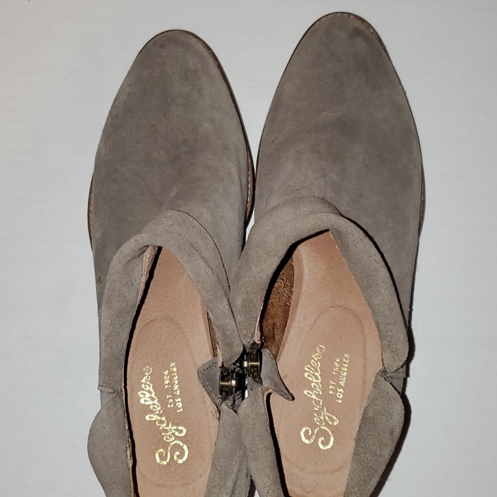 Size 7 womans shoes